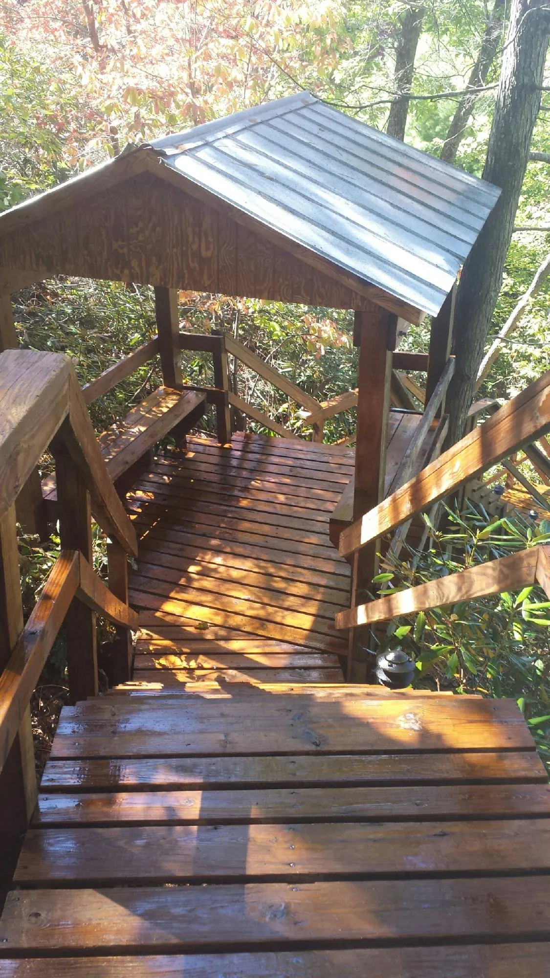 Freshly stained wood walkway and covered shelter with a metal roof in Luxemburg